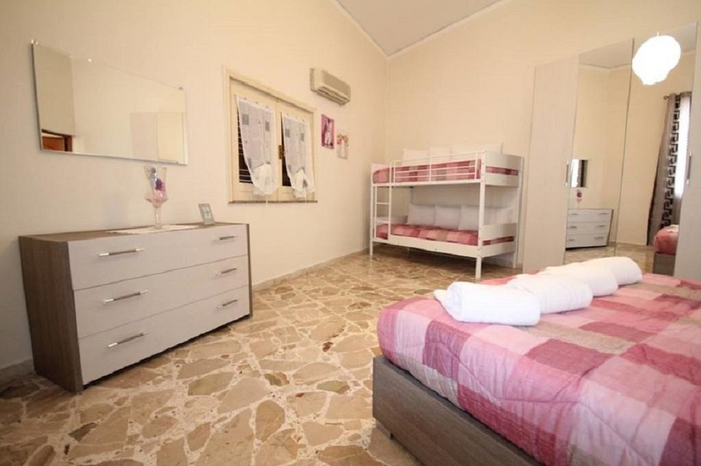 Le Tre Rose Di Mary Apartment Avola Bilik gambar
